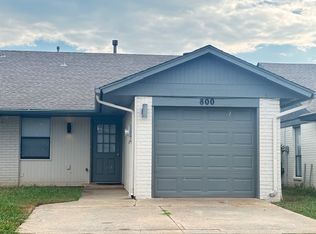 800 Swan Lake Rd, Edmond, OK 73003