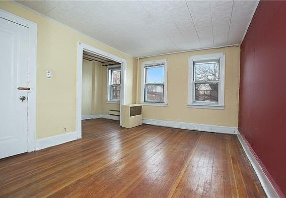 3rd image of 2149 23rd St