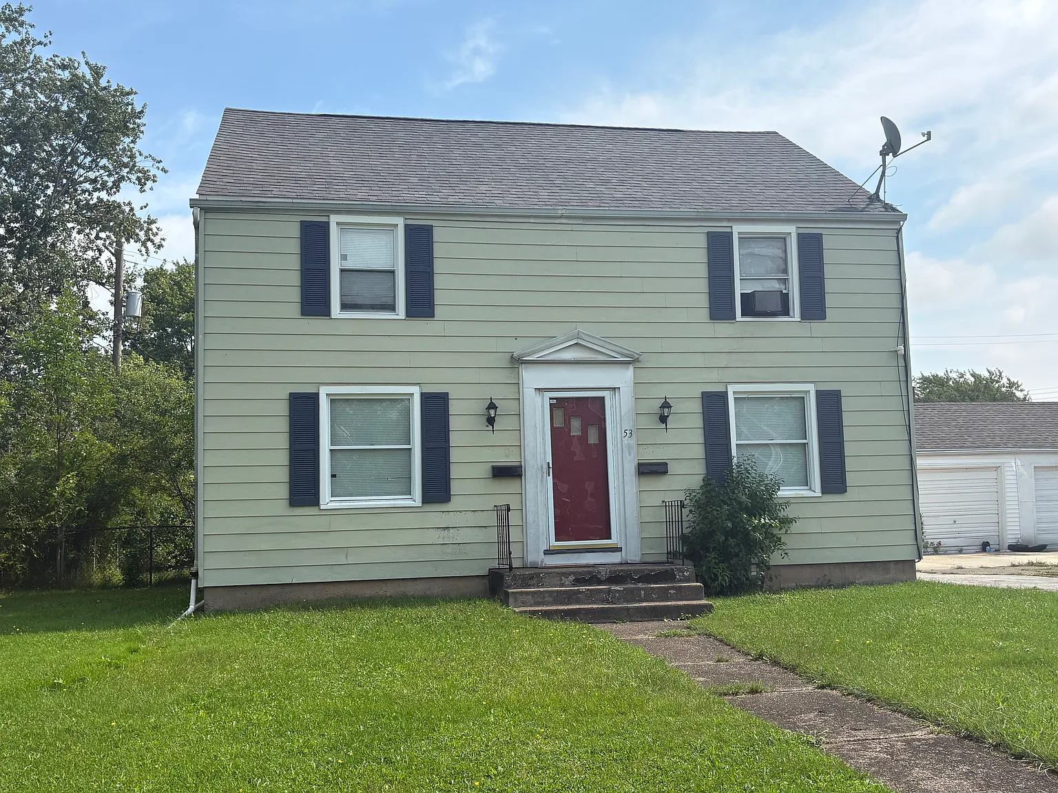2 bed, 800 sqft, $1,300 — Photo 1