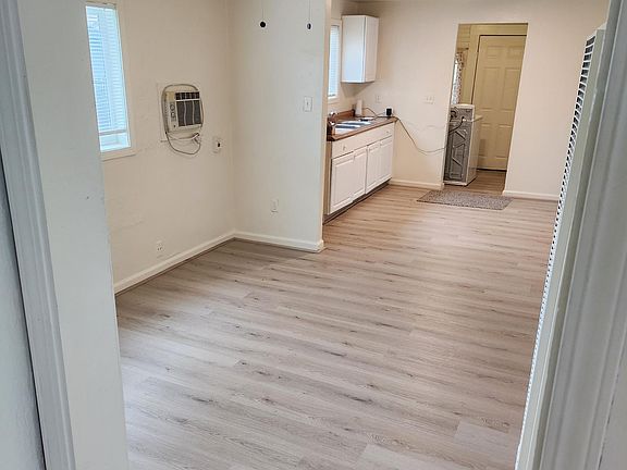 2nd image of 309 Oak St #A
