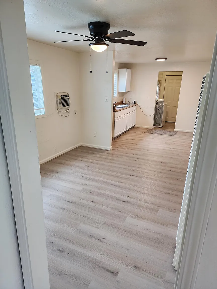 309 Oak St photo 1