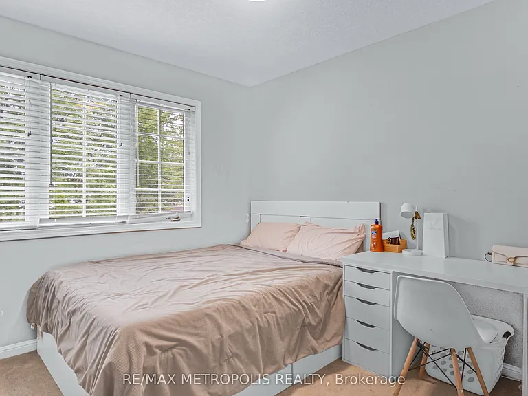 2420 Baintree Cres — Photo 28