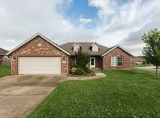 421 Division St, Centerton, AR 72719