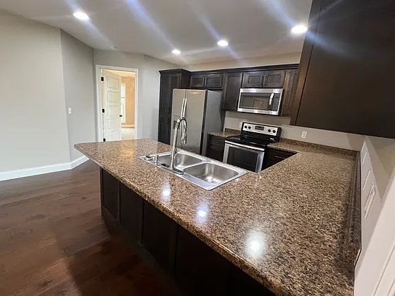 2nd image of 4901 Cedar Creek Cir