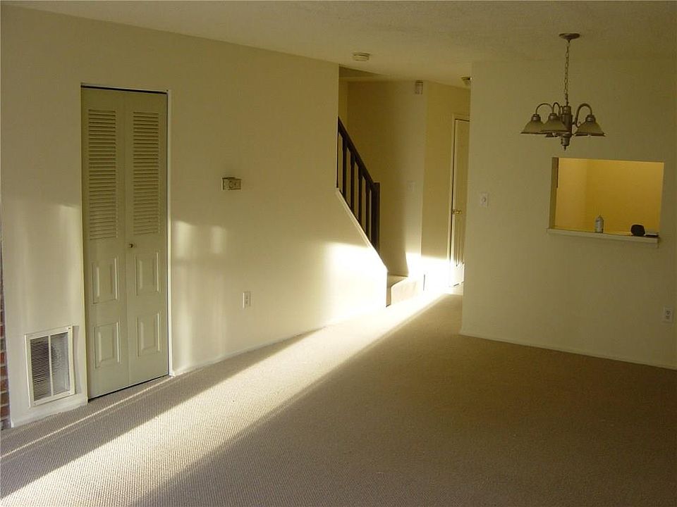 2nd image of 454 Harwick Ct