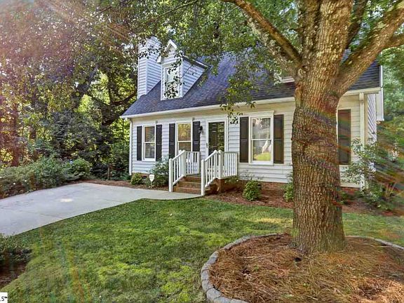 4th image of 1025 Summit Dr
