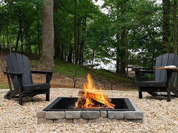 5th image of 8875 Lakeside Way