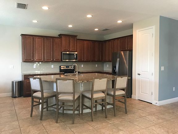 4th image of 170 Burma St