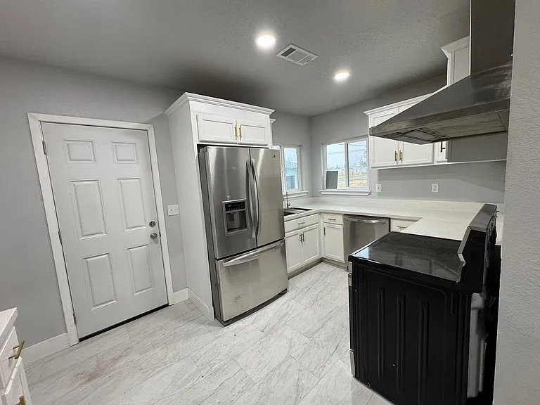 735 N Buhach Rd — Photo 3