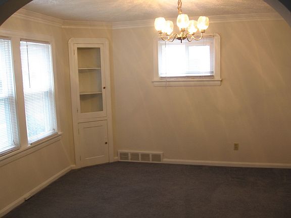 3rd image of 10915 Flower Ave