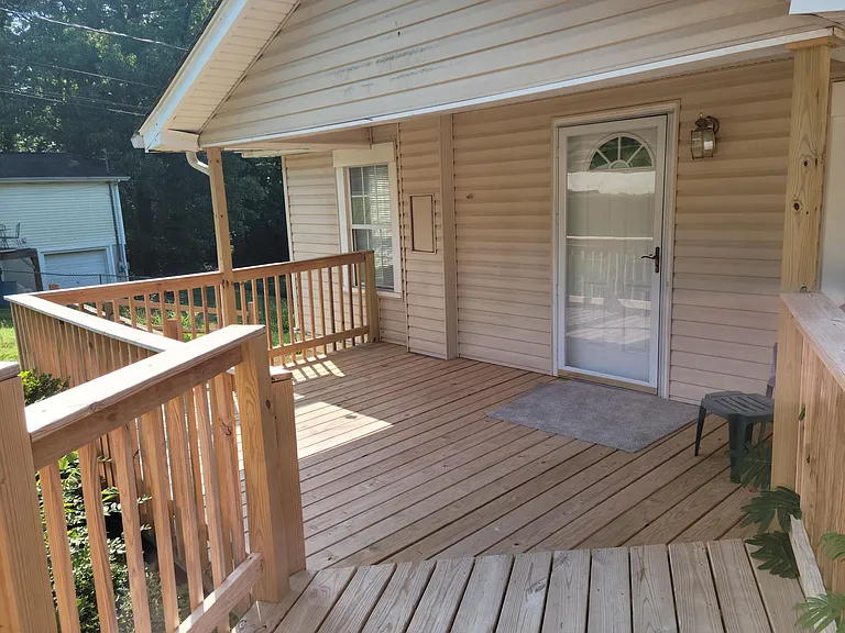 275 Sims Dr — Photo 2