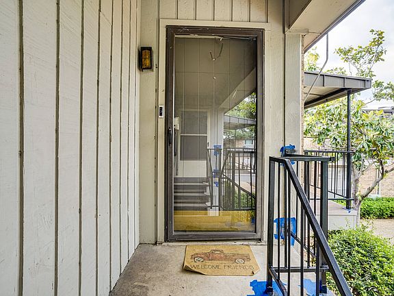 4th image of 10224 Regal Oaks Dr #39