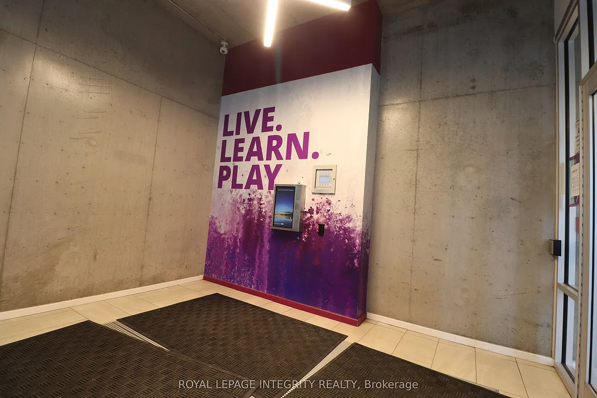 Building Photo - 105 Champagne Ave S #2015