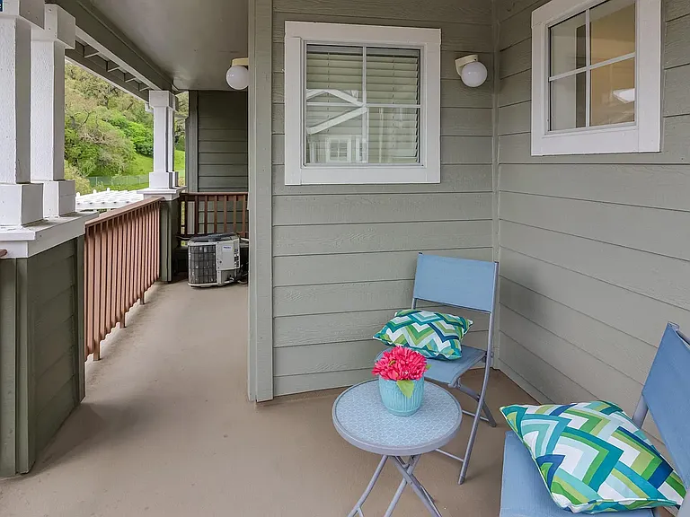 601 Destiny Ln — Photo 8