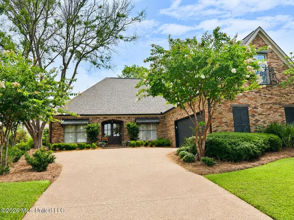 100 Summers Ln, Ridgeland, MS 39157