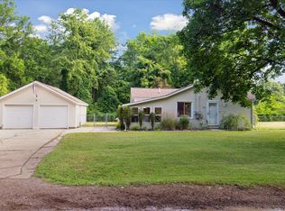 806 10th St, Plainwell, MI 49080