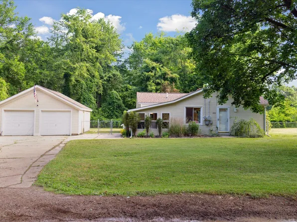 806 10th St, Plainwell, MI 49080