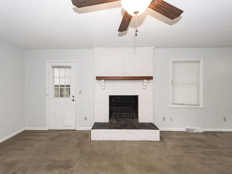 305 Chessington Cir — Photo 11