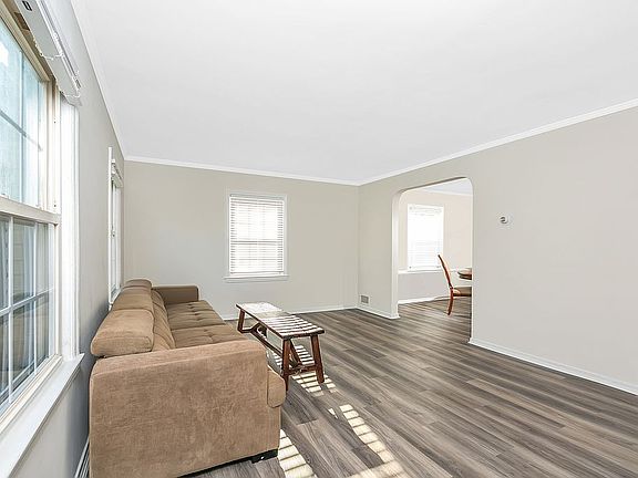 4th image of 143 Meadow St