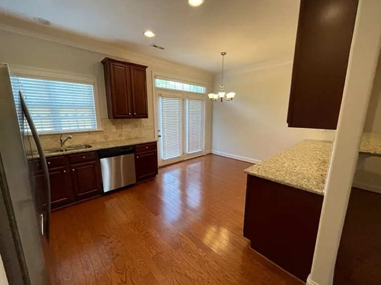 2823 Grove Park Dr — Photo 6