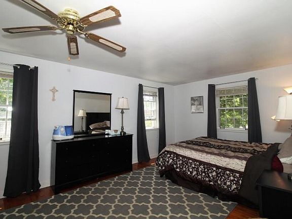4th image of 5594-5596-5598 Butternut Ct #5598