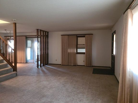 4th image of 1601 Edgewood Dr