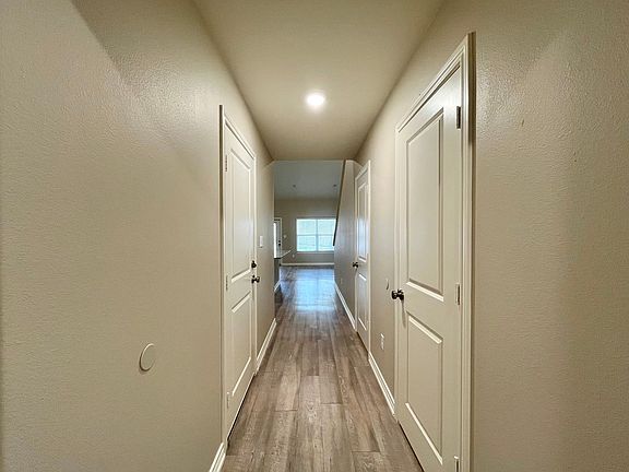 4th image of 1011 McClenny Dr #303