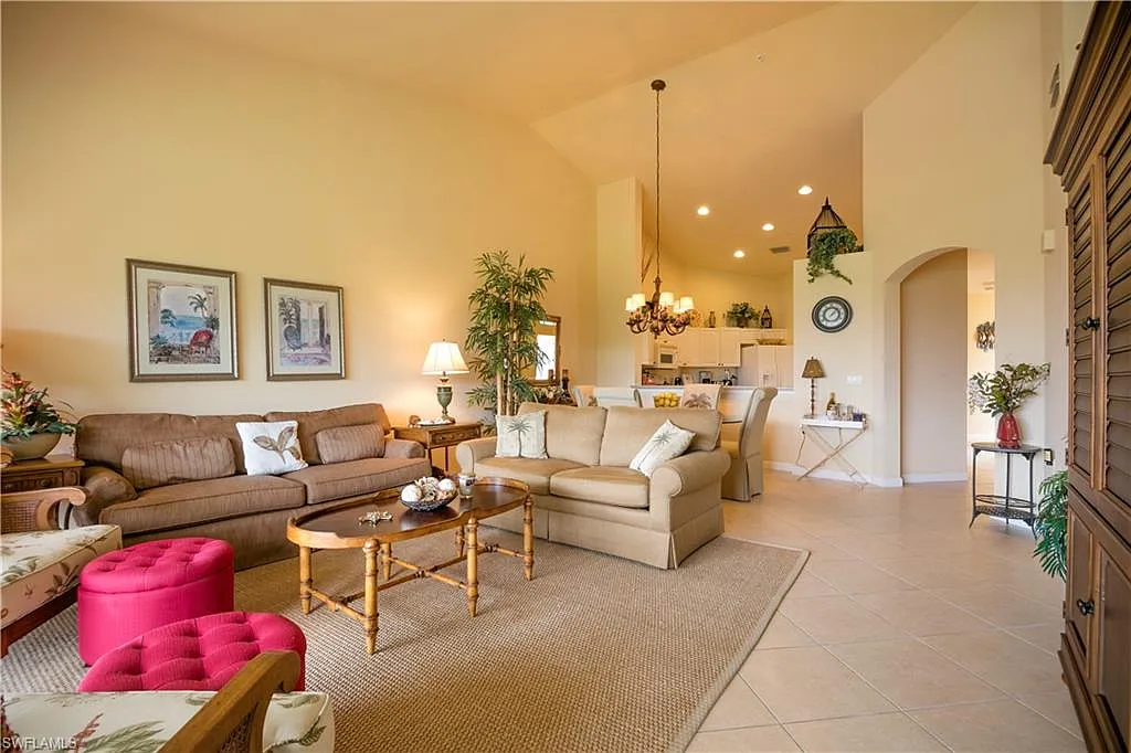 3 bed, 2.5 bath, 1818 sqft, $4,950 — Photo 2