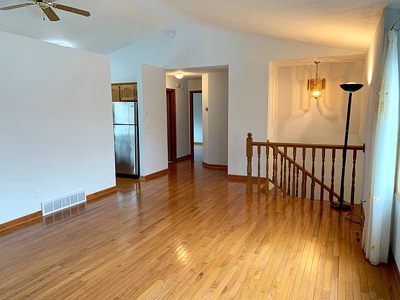 5th image of 929 21st St SE