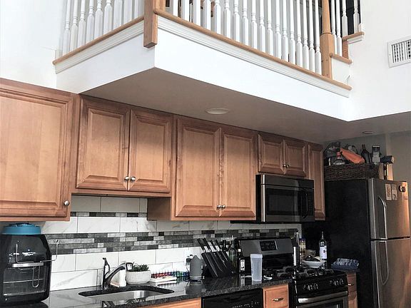 5th image of 510 Martin St APT 3F