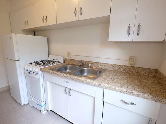 4th image of 1106 Laurel Ave APT 5