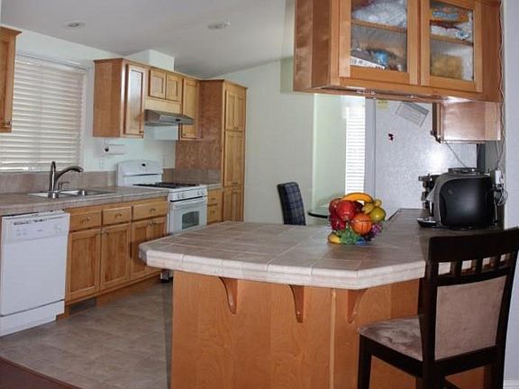 4th image of 242 El Bosque St #242