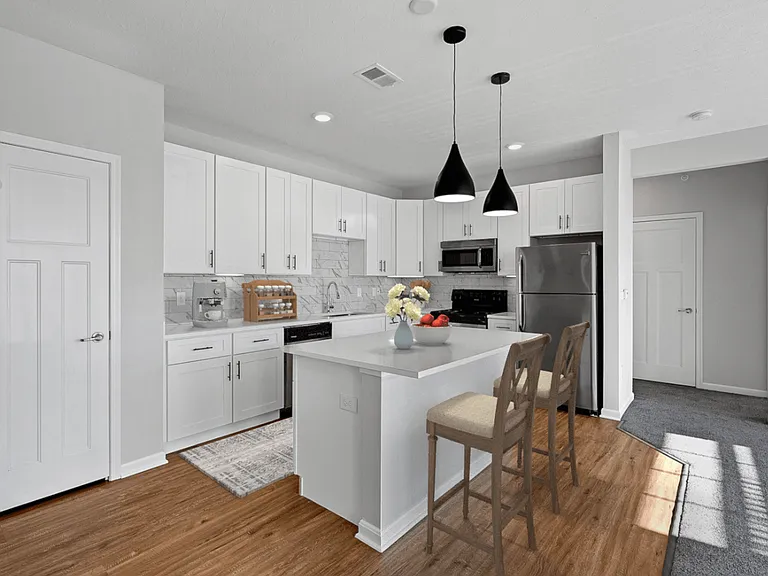 Monmouth Row Apartments — Photo 44