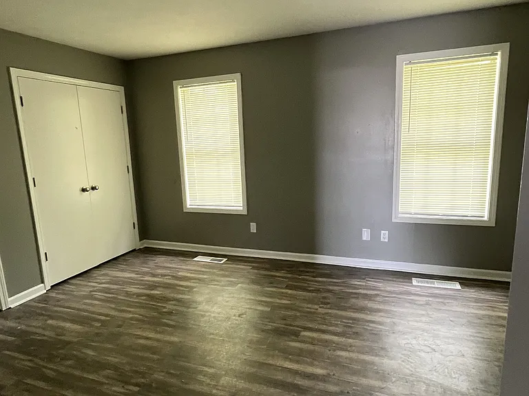 155 W Thomas St — Photo 6