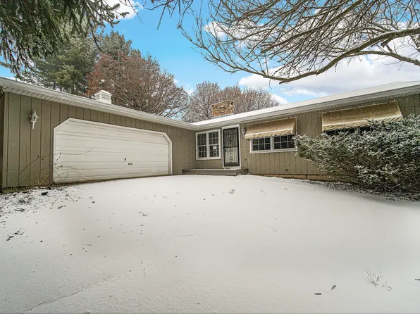 4N316 Babson Ln, St Charles, IL 60175