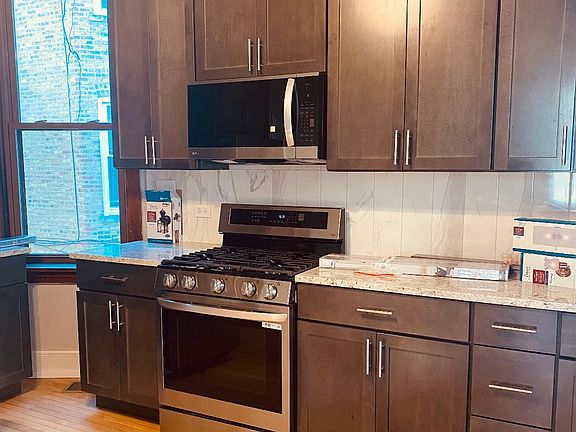 3rd image of 2631 W Walton St #2