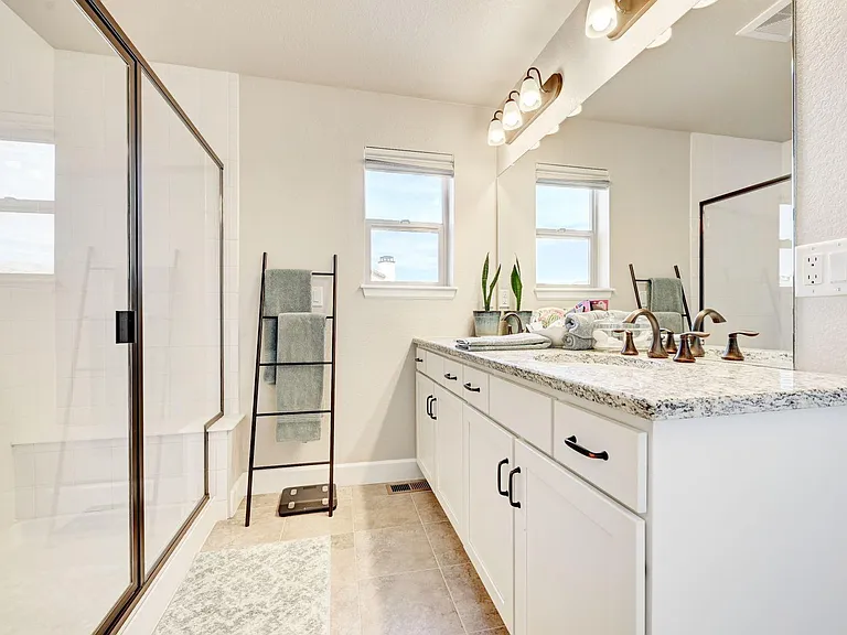 15515 W Washburn Ave — Photo 23