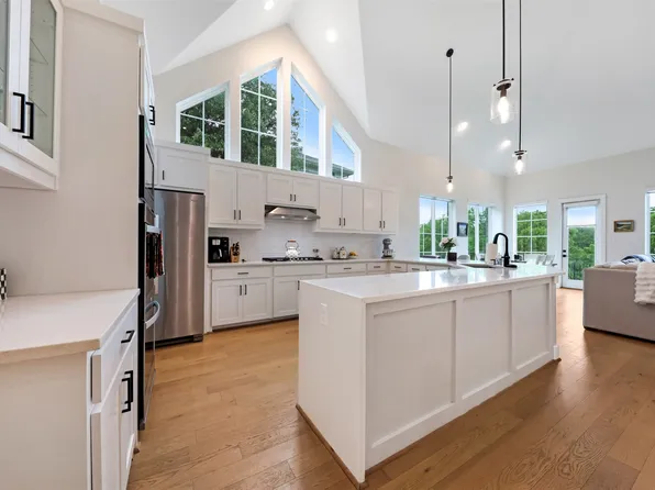 813 Dogwood Trl, Aubrey, TX 76227