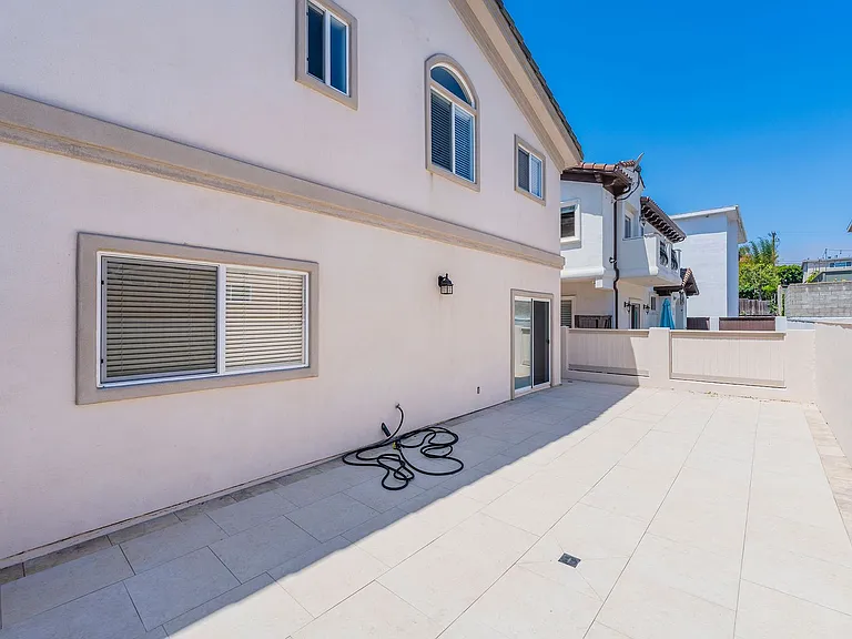 2213 Carnegie Ln #C — Photo 36