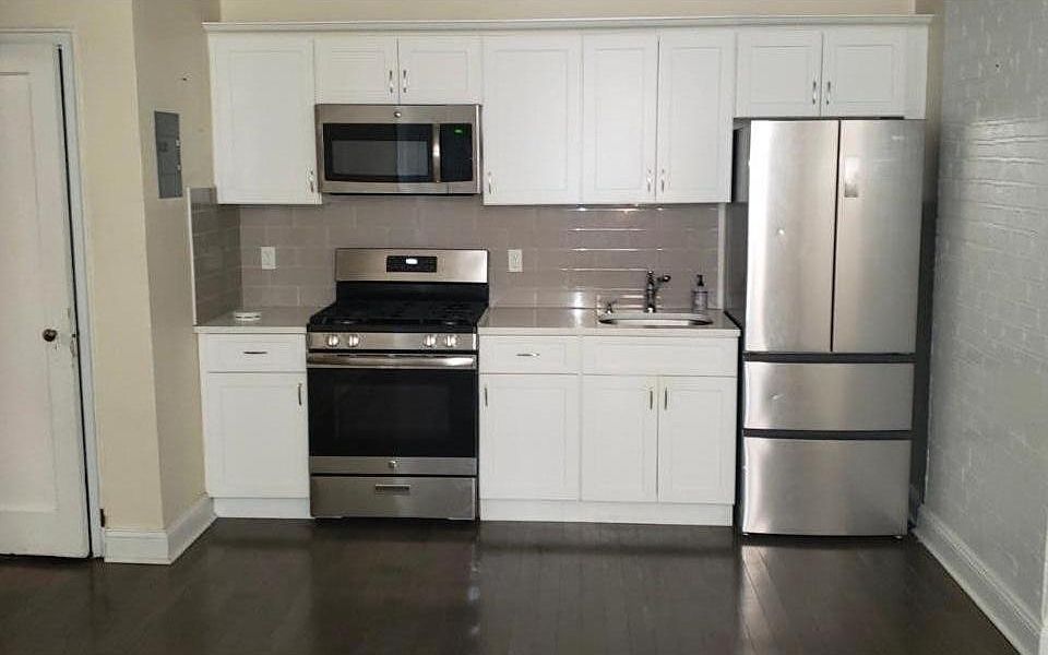 New kit with stainless steel appliances must see to appreciate!