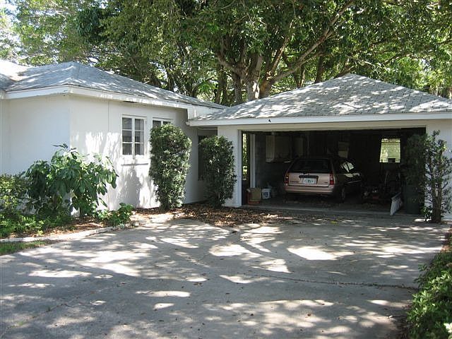 Detached 2-Car Garage