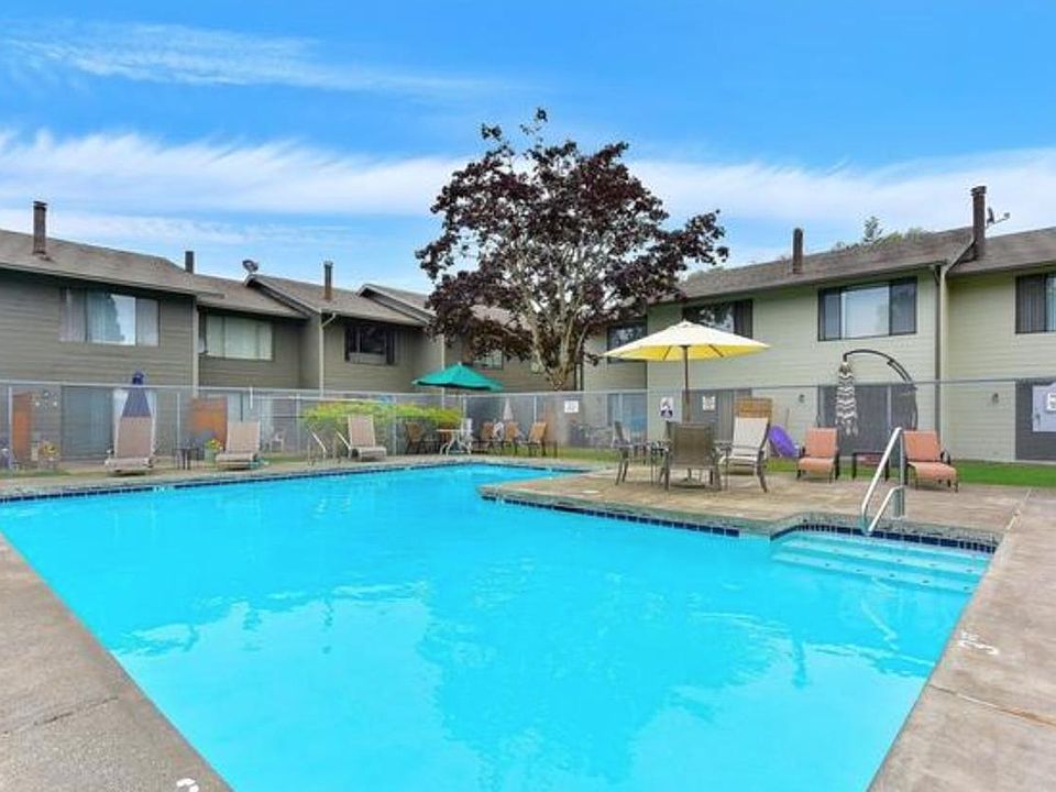 Seasonal heated pool.