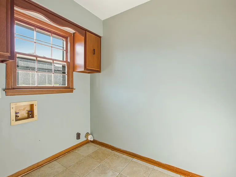 3942 Ashmore Dr — Photo 12
