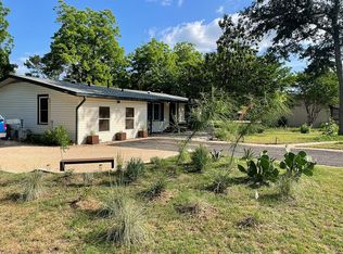 605 W 11th St, Elgin, TX 78621