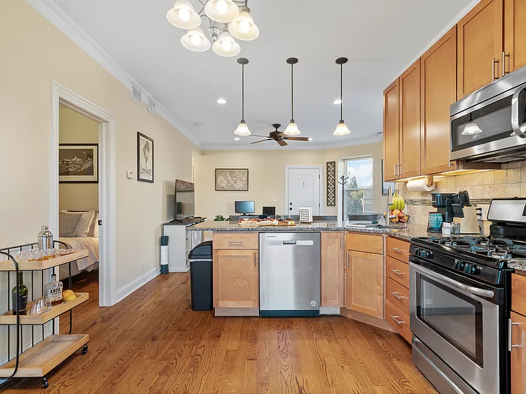 2117 W Irving Park Rd #3R — Photo 17