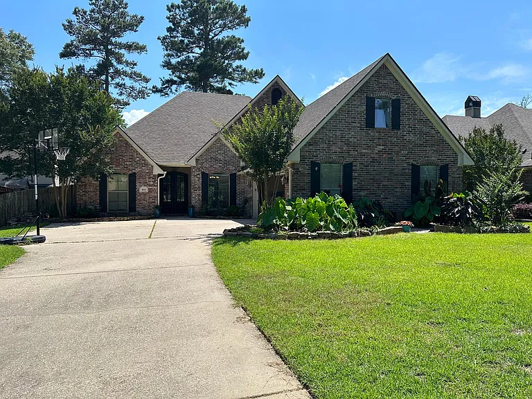 802 Grey Fox Cir — Photo 1
