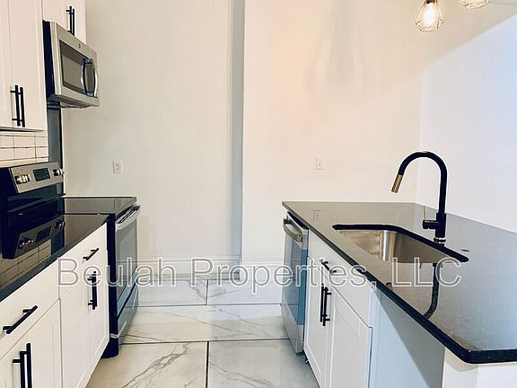 3rd image of 1625 Carroll St #B