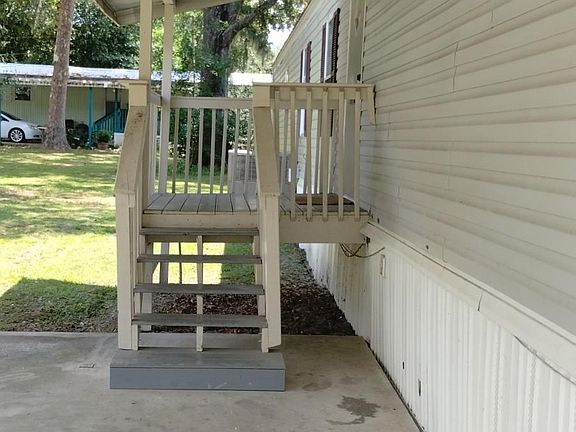 5th image of 143 SE Laurence Ct