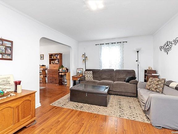 3rd image of 94-09 Vanderveer Street
