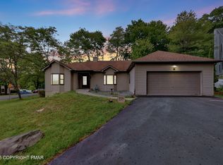 326 Edgemont Rd, Stroudsburg, PA 18360